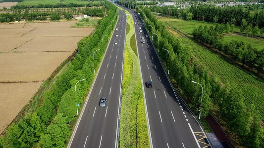 航拍城市空旷道路视频