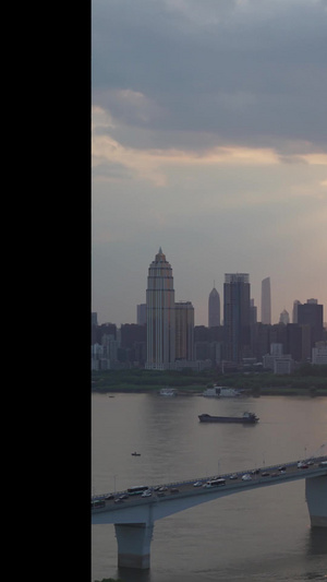 武汉长江二桥延时摄影日转夜城市宣传片15秒视频
