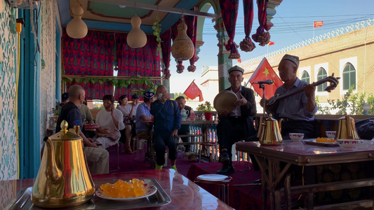 实拍新疆喀什古城百年老茶馆民族乐器表演视频合集视频