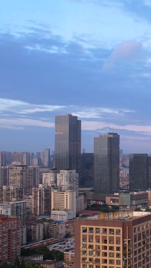 航拍城市夕阳晚霞落日天空自然天气地标建筑天际线高楼街景素材城市素材58秒视频