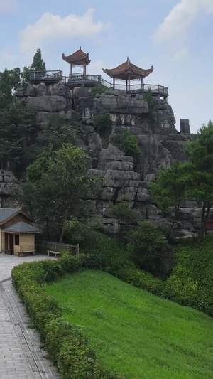  5a景区万盛石林龙鳞石海香炉峰夕阳下的香炉峰58秒视频