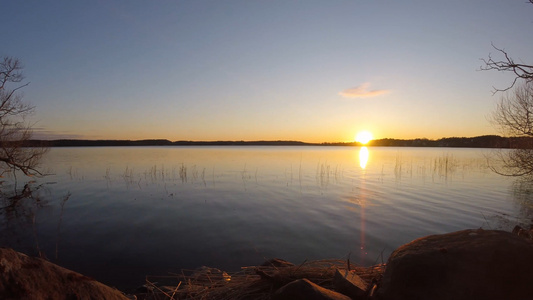 日落湖面风景视频