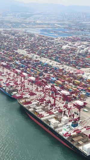 航拍码头装卸滚装船国际贸易173秒视频