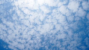 天空中飘动的云朵11秒视频