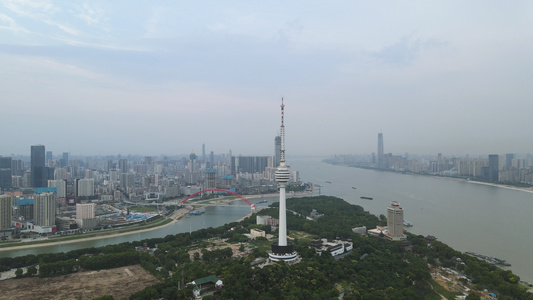 航拍城市地标建筑江景天际线4k素材视频