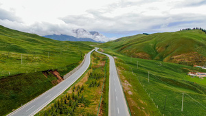 青海祁连山脉穿行的公路航拍视频67秒视频