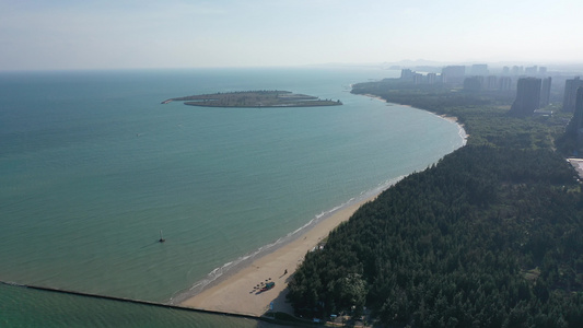 航拍海南琼海潭门沙滩海滩海岸线椰林美景视频