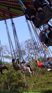 城市景区娱乐休闲亲子儿童乐园的旋转木马素材亲子素材视频