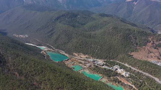 航拍云南丽江玉龙雪山蓝月谷风景区白水河视频