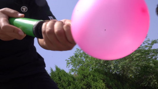 吹气球打气球节日庆祝布置视频