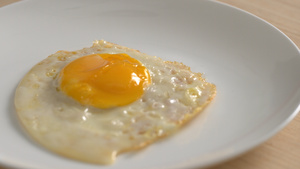 4k早餐煎流心鸡蛋37秒视频