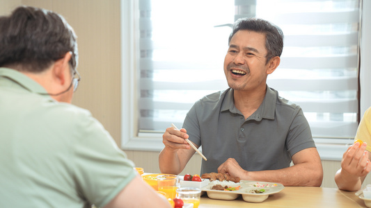 老人用餐视频