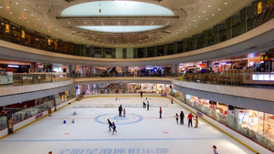 延时摄影商业中心冰上运动城市4k体育素材12秒视频