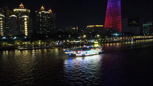 4k高清航拍珠江上的游船夜景风光城市视频