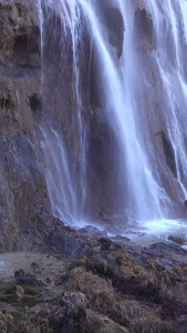 诺日朗瀑布实拍旅游景点视频