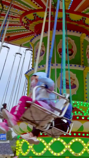游乐场旋转飞椅素材【该视频无肖像权，请勿商用】六一儿童节30秒视频
