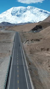 航拍新疆昆仑山脉雪山喀喇公路视频自然风光视频