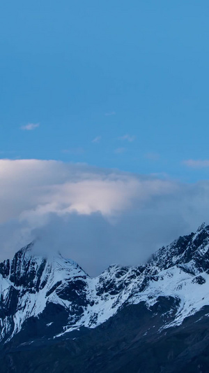 四姑娘山幺妹峰中景延时川西雪山9秒视频