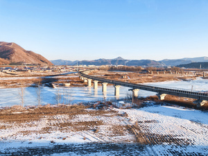 冬日吉林图们市动车窗外郊外风景94秒视频