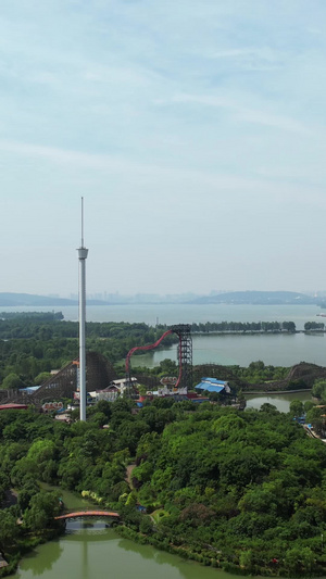 航拍城市湖景欢乐谷娱乐休闲游乐场素材娱乐素材57秒视频