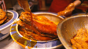 4k素材慢动作升格拍摄湖北特色小吃武昌鱼腌制过程65秒视频