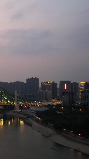 航拍城市夕阳晚霞天空落日湖北江汉湾大桥夜景车流素材桥梁素材65秒视频