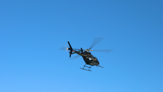海南岛三亚蜈支洲岛直升机降落实拍4K含声音视频