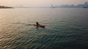 青岛海边皮划艇4K航拍7秒视频