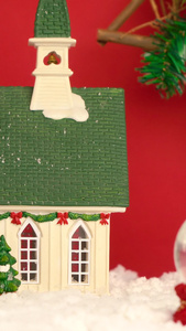 红色背景的圣诞小屋圣诞礼物视频
