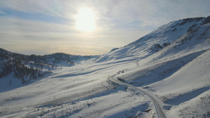 日落雪山风景优美交通道路旅行29秒视频