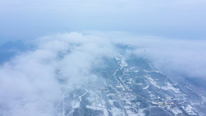 4K航拍雪山之巅云雾缭绕宏伟大气自然风光雪景云海55秒视频