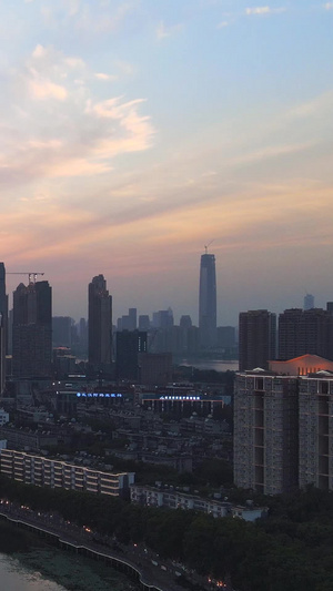 航拍风光城市夕阳晚霞天空日落武汉地标汉秀剧场红灯笼建筑素材城市素材43秒视频