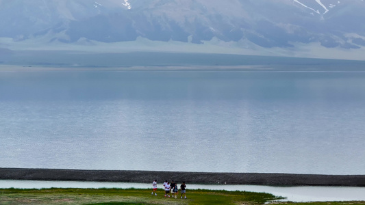 4K航拍新疆赛里木湖自然风光视频