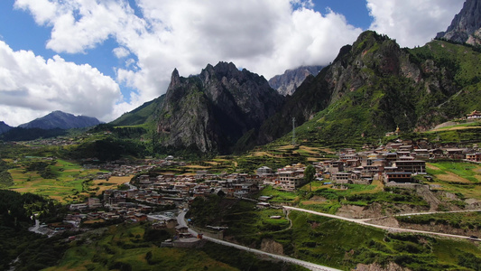 航拍甘南旅游景区扎尕那原始村落东哇村视频