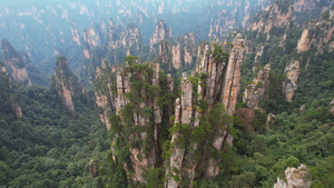 航拍湖南5A级旅游张家界景区连绵山峰自然风光4k素材58秒视频