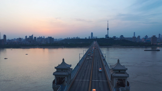航拍风光城市地标武汉长江大桥车流4k素材视频