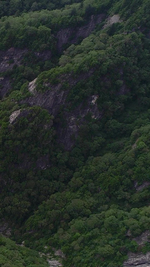 高清航拍自然森林凤凰山岩石瀑布大自然27秒视频