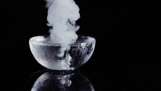 干冰和玻璃碗视频