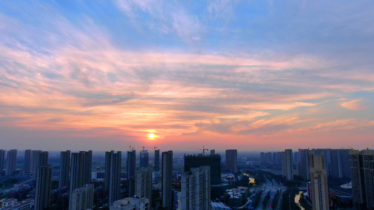 美丽晚霞航拍城市建筑视频