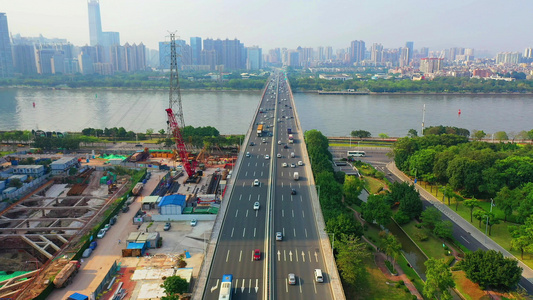 广州华南大桥城市大桥交通车流航拍视频