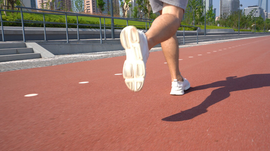 4K步道跑步脚部特写视频