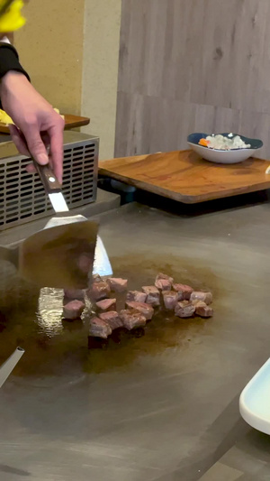 实拍厨师铁板烧煎牛排餐饮美食素材世界厨师日21秒视频