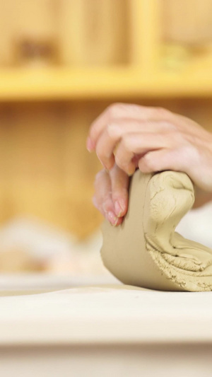 陶器制作揉黏土特写手工课9秒视频