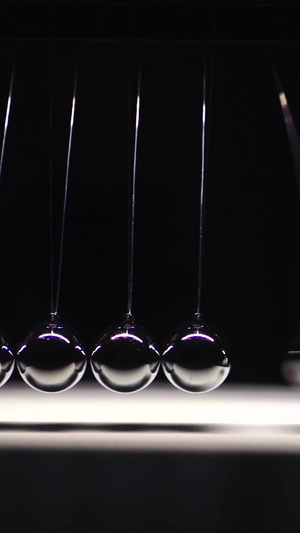 牛顿摆球时间概念创意素材设计意境66秒视频