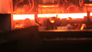 工厂高温铸造金属材料18秒视频