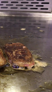 煎鹅肝与切三文鱼自助餐视频