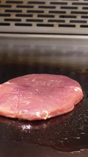 节假日商业中心铁板烧牛排西餐美食素材36秒视频