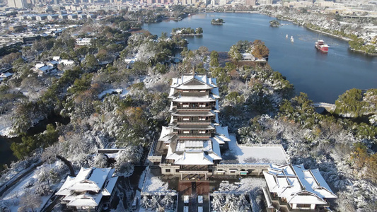 航拍山东济南大明湖5A景区雪景 视频