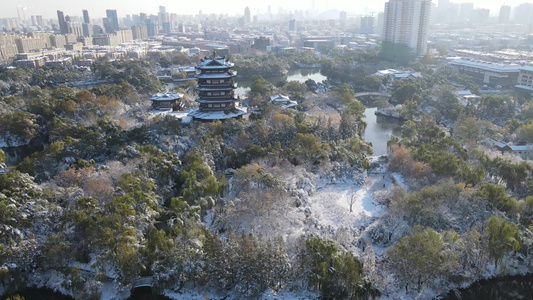 航拍山东济南大明湖5A景区雪景 视频