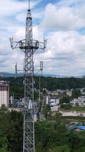 航拍城市郊外蓝天白云天空无线信号5g信号接收器信号塔科技数码素材互联网视频